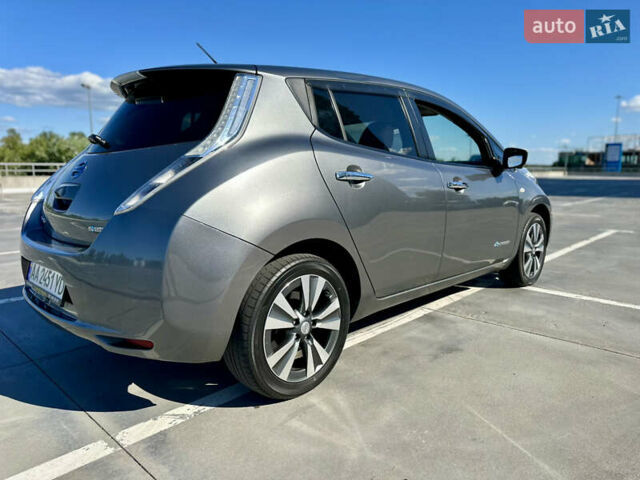 Серый Ниссан Лиф, объемом двигателя 0 л и пробегом 97 тыс. км за 8300 $, фото 6 на Automoto.ua