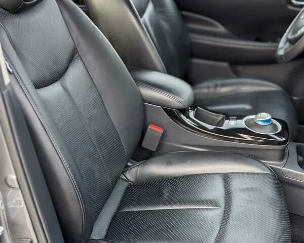 Сірий Ніссан Ліф, об'ємом двигуна 0 л та пробігом 86 тис. км за 7900 $, фото 28 на Automoto.ua
