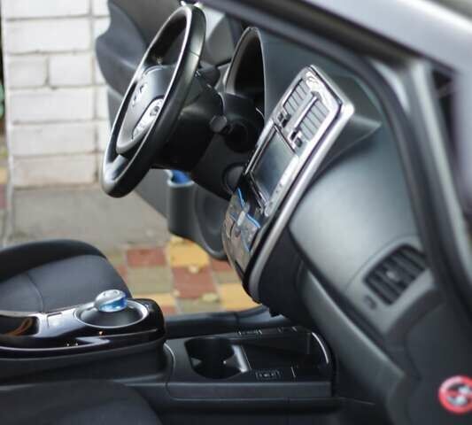 Серый Ниссан Лиф, объемом двигателя 0 л и пробегом 88 тыс. км за 8700 $, фото 36 на Automoto.ua