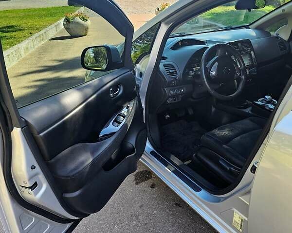 Сірий Ніссан Ліф, об'ємом двигуна 0 л та пробігом 54 тис. км за 8400 $, фото 10 на Automoto.ua