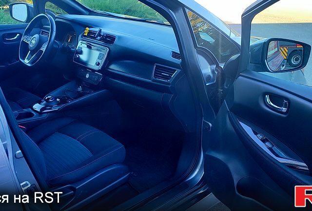 Серый Ниссан Лиф, объемом двигателя 0 л и пробегом 65 тыс. км за 12999 $, фото 10 на Automoto.ua