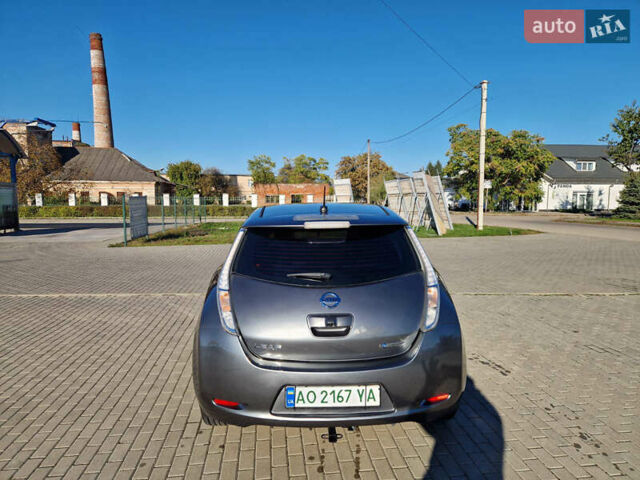 Серый Ниссан Лиф, объемом двигателя 0 л и пробегом 88 тыс. км за 12500 $, фото 4 на Automoto.ua