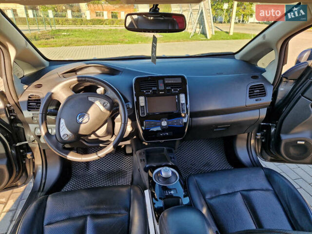 Серый Ниссан Лиф, объемом двигателя 0 л и пробегом 88 тыс. км за 12500 $, фото 17 на Automoto.ua