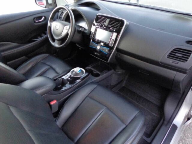 Серый Ниссан Лиф, объемом двигателя 0 л и пробегом 56 тыс. км за 7000 $, фото 7 на Automoto.ua