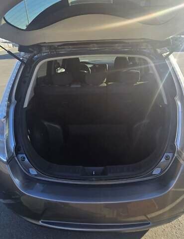 Серый Ниссан Лиф, объемом двигателя 0 л и пробегом 108 тыс. км за 8700 $, фото 6 на Automoto.ua