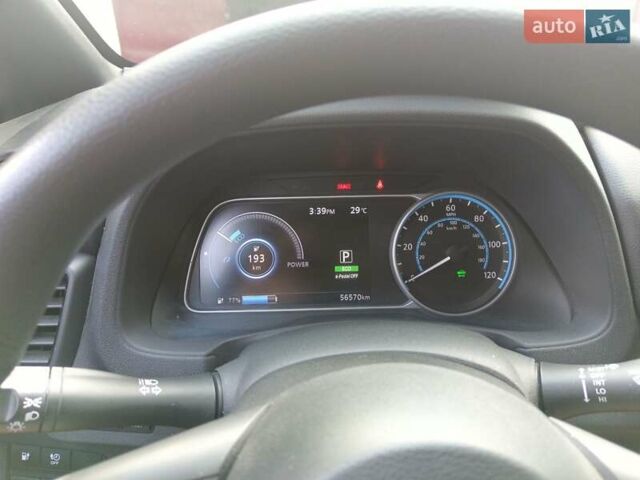 Сірий Ніссан Ліф, об'ємом двигуна 0 л та пробігом 61 тис. км за 18000 $, фото 1 на Automoto.ua