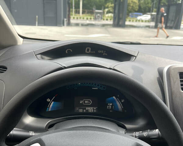 Сірий Ніссан Ліф, об'ємом двигуна 0 л та пробігом 90 тис. км за 7500 $, фото 9 на Automoto.ua