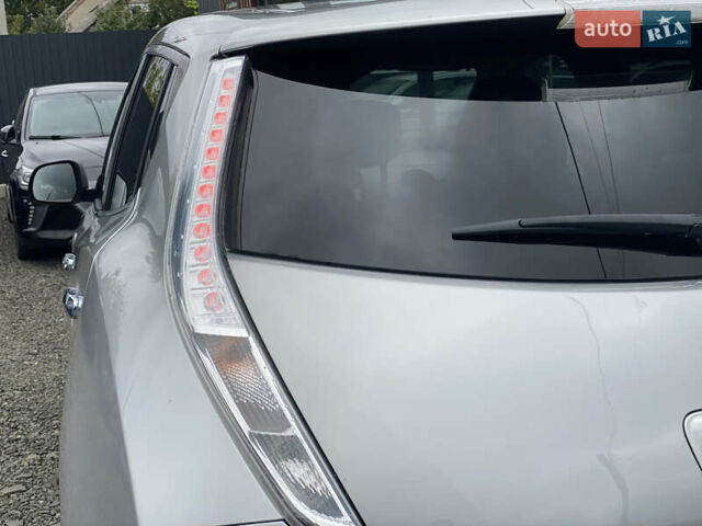 Серый Ниссан Лиф, объемом двигателя 0 л и пробегом 106 тыс. км за 8500 $, фото 24 на Automoto.ua