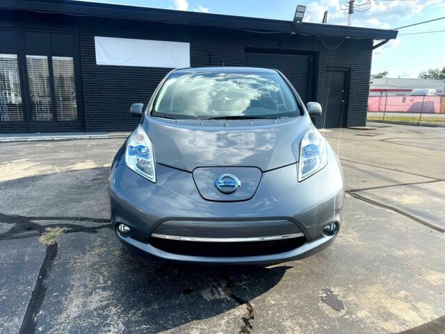 Серый Ниссан Лиф, объемом двигателя 0 л и пробегом 50 тыс. км за 4900 $, фото 1 на Automoto.ua