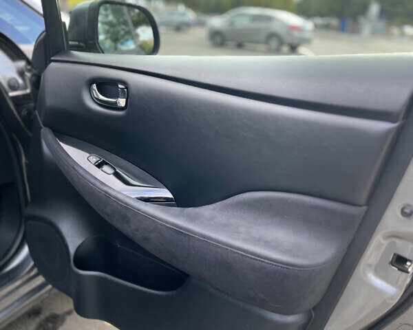 Сірий Ніссан Ліф, об'ємом двигуна 0 л та пробігом 125 тис. км за 6900 $, фото 19 на Automoto.ua