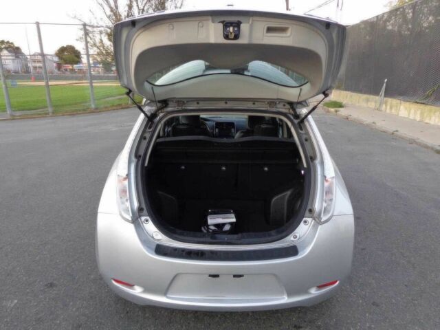 Серый Ниссан Лиф, объемом двигателя 0 л и пробегом 54 тыс. км за 4600 $, фото 11 на Automoto.ua