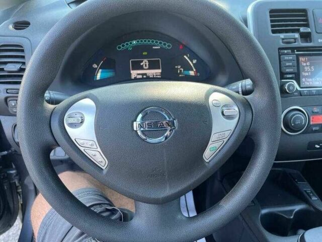 Серый Ниссан Лиф, объемом двигателя 0 л и пробегом 26 тыс. км за 2200 $, фото 9 на Automoto.ua