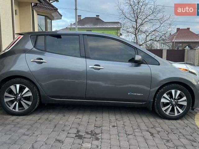Серый Ниссан Лиф, объемом двигателя 0 л и пробегом 125 тыс. км за 8600 $, фото 8 на Automoto.ua