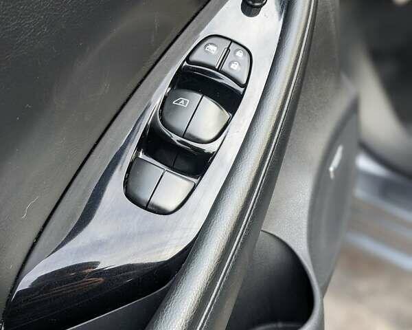 Сірий Ніссан Ліф, об'ємом двигуна 0 л та пробігом 86 тис. км за 8500 $, фото 11 на Automoto.ua