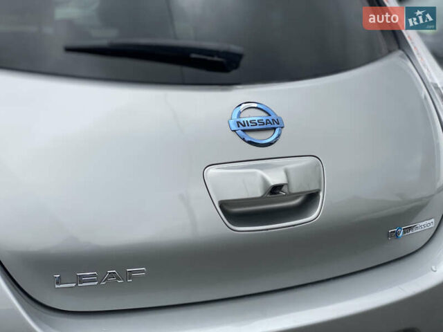 Серый Ниссан Лиф, объемом двигателя 0 л и пробегом 106 тыс. км за 8500 $, фото 25 на Automoto.ua