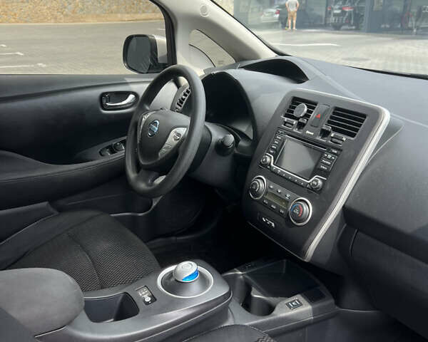 Сірий Ніссан Ліф, об'ємом двигуна 0 л та пробігом 90 тис. км за 7500 $, фото 5 на Automoto.ua