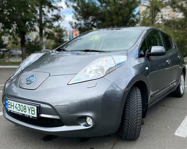 Сірий Ніссан Ліф, об'ємом двигуна 0 л та пробігом 125 тис. км за 6900 $, фото 1 на Automoto.ua