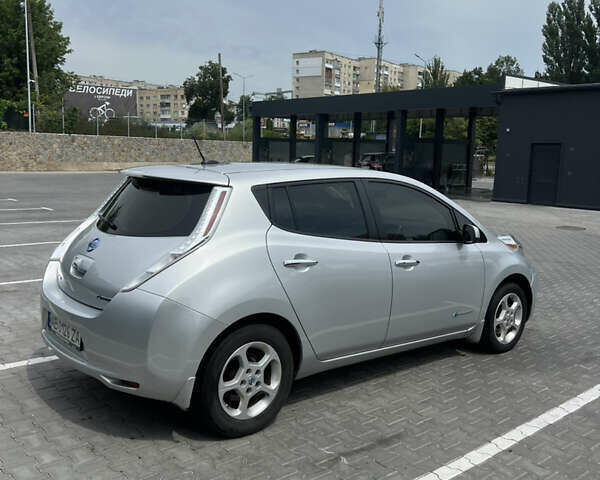 Сірий Ніссан Ліф, об'ємом двигуна 0 л та пробігом 90 тис. км за 7500 $, фото 3 на Automoto.ua