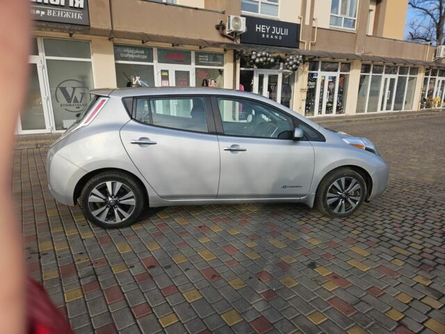 Серый Ниссан Лиф, объемом двигателя 0 л и пробегом 57 тыс. км за 9900 $, фото 5 на Automoto.ua