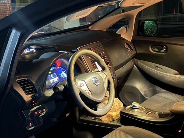 Сірий Ніссан Ліф, об'ємом двигуна 0 л та пробігом 146 тис. км за 7300 $, фото 5 на Automoto.ua