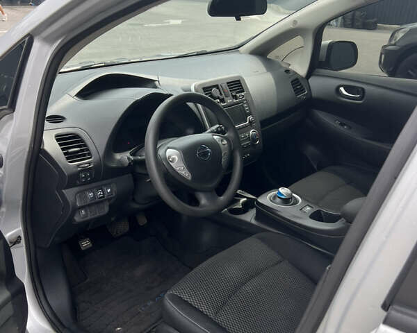 Сірий Ніссан Ліф, об'ємом двигуна 0 л та пробігом 90 тис. км за 7500 $, фото 7 на Automoto.ua