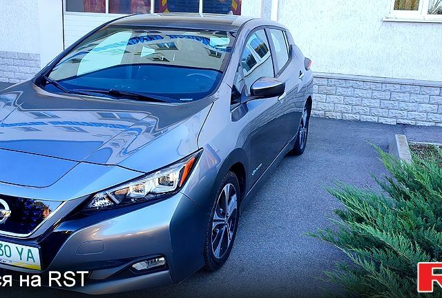 Серый Ниссан Лиф, объемом двигателя 0 л и пробегом 65 тыс. км за 12999 $, фото 1 на Automoto.ua