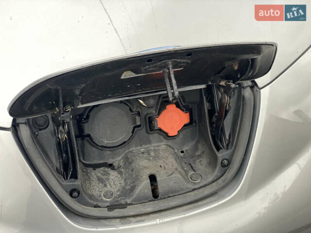 Серый Ниссан Лиф, объемом двигателя 0 л и пробегом 106 тыс. км за 8500 $, фото 13 на Automoto.ua