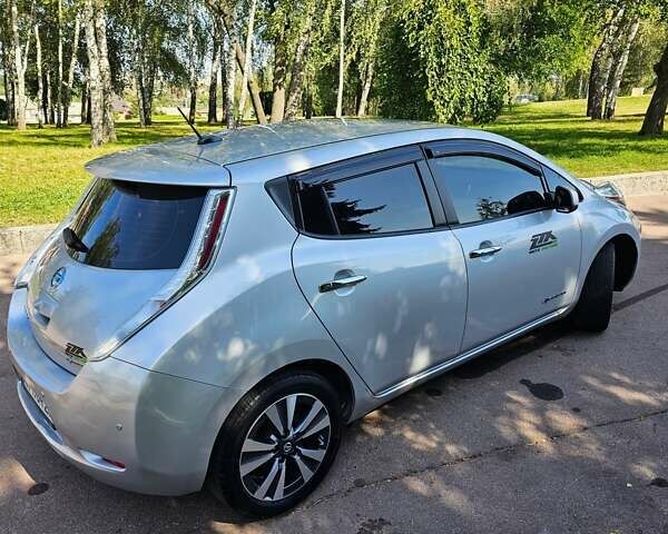 Сірий Ніссан Ліф, об'ємом двигуна 0 л та пробігом 54 тис. км за 8400 $, фото 3 на Automoto.ua