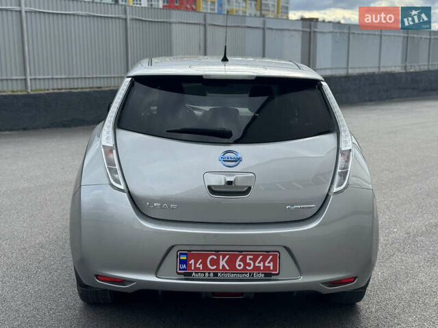 Сірий Ніссан Ліф, об'ємом двигуна 0 л та пробігом 100 тис. км за 8000 $, фото 3 на Automoto.ua