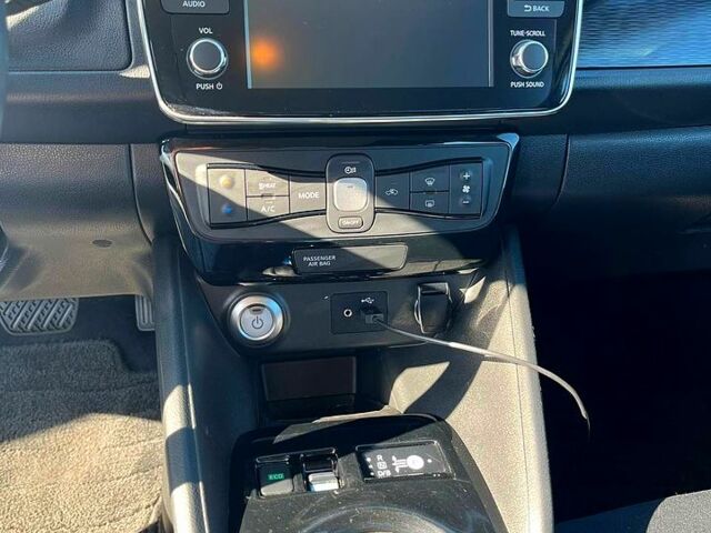 Серый Ниссан Лиф, объемом двигателя 0 л и пробегом 65 тыс. км за 12999 $, фото 5 на Automoto.ua