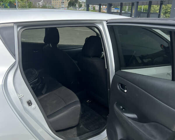 Сірий Ніссан Ліф, об'ємом двигуна 0 л та пробігом 90 тис. км за 7500 $, фото 4 на Automoto.ua