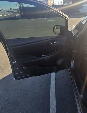 Серый Ниссан Лиф, объемом двигателя 0 л и пробегом 108 тыс. км за 8700 $, фото 3 на Automoto.ua