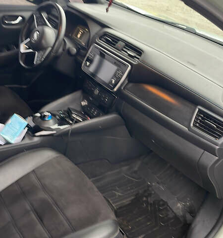 Серый Ниссан Лиф, объемом двигателя 0 л и пробегом 120 тыс. км за 12500 $, фото 5 на Automoto.ua