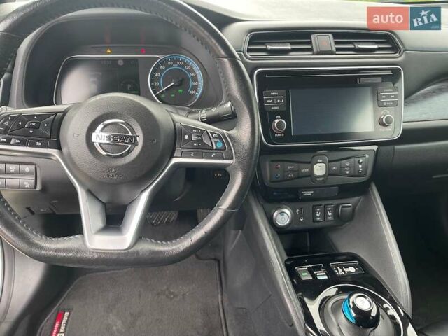 Серый Ниссан Лиф, объемом двигателя 0 л и пробегом 102 тыс. км за 13200 $, фото 19 на Automoto.ua