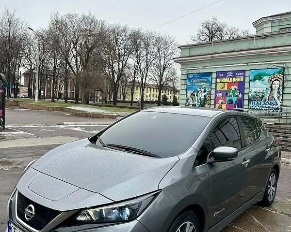 Серый Ниссан Лиф, объемом двигателя 0 л и пробегом 99 тыс. км за 13100 $, фото 6 на Automoto.ua