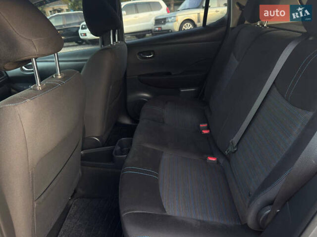 Серый Ниссан Лиф, объемом двигателя 0 л и пробегом 158 тыс. км за 11800 $, фото 17 на Automoto.ua