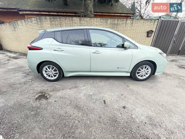 Серый Ниссан Лиф, объемом двигателя 0 л и пробегом 240 тыс. км за 11000 $, фото 4 на Automoto.ua