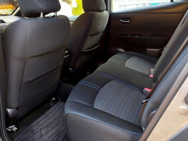 Серый Ниссан Лиф, объемом двигателя 0.11 л и пробегом 139 тыс. км за 12500 $, фото 5 на Automoto.ua