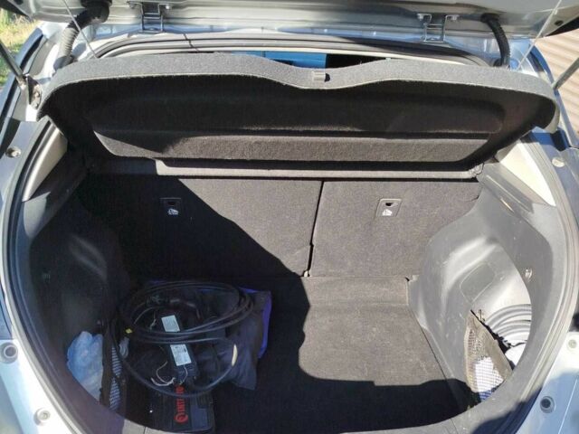 Серый Ниссан Лиф, объемом двигателя 0 л и пробегом 176 тыс. км за 10100 $, фото 1 на Automoto.ua