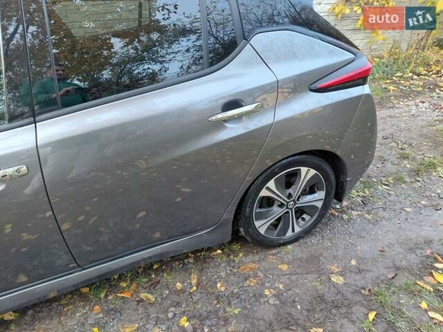 Серый Ниссан Лиф, объемом двигателя 0 л и пробегом 98 тыс. км за 13200 $, фото 1 на Automoto.ua