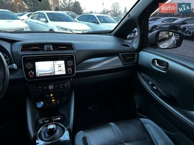 Серый Ниссан Лиф, объемом двигателя 0 л и пробегом 69 тыс. км за 15800 $, фото 22 на Automoto.ua