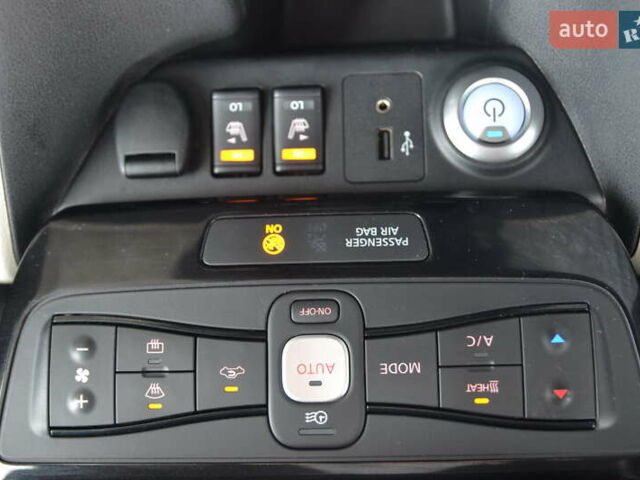 Серый Ниссан Лиф, объемом двигателя 0 л и пробегом 109 тыс. км за 12999 $, фото 30 на Automoto.ua