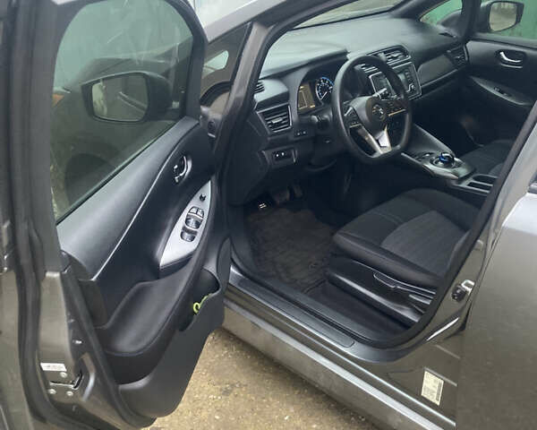 Серый Ниссан Лиф, объемом двигателя 0 л и пробегом 65 тыс. км за 11500 $, фото 6 на Automoto.ua