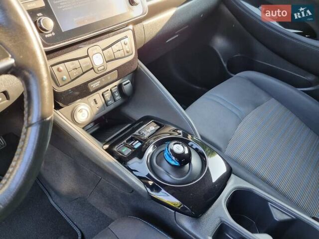 Сірий Ніссан Ліф, об'ємом двигуна 0 л та пробігом 173 тис. км за 10850 $, фото 32 на Automoto.ua