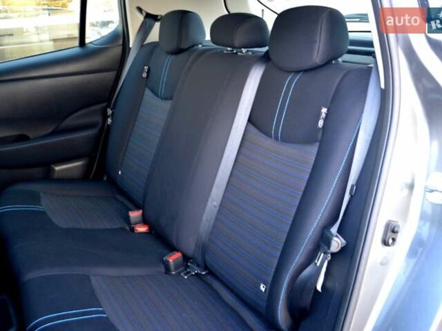 Сірий Ніссан Ліф, об'ємом двигуна 0 л та пробігом 119 тис. км за 12300 $, фото 144 на Automoto.ua