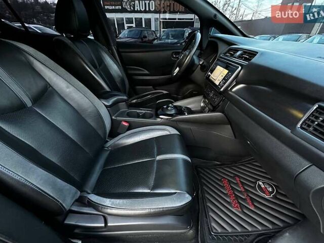 Серый Ниссан Лиф, объемом двигателя 0 л и пробегом 69 тыс. км за 15800 $, фото 18 на Automoto.ua