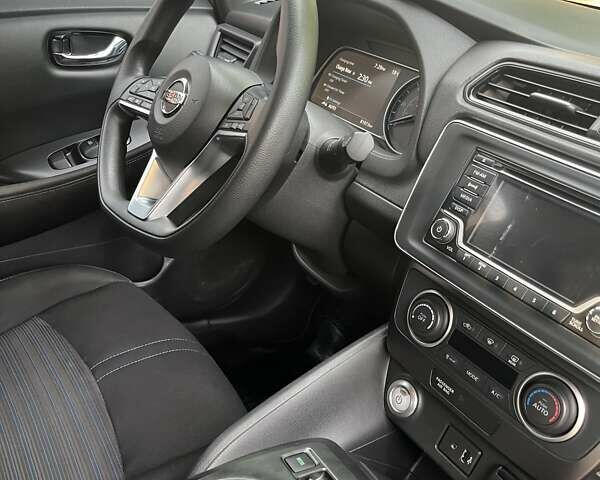 Сірий Ніссан Ліф, об'ємом двигуна 0 л та пробігом 82 тис. км за 14300 $, фото 12 на Automoto.ua