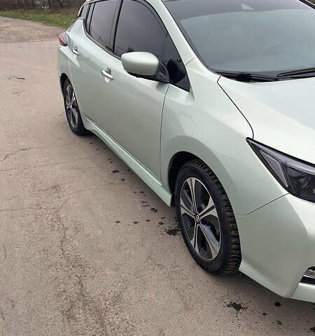 Серый Ниссан Лиф, объемом двигателя 0 л и пробегом 120 тыс. км за 12500 $, фото 2 на Automoto.ua