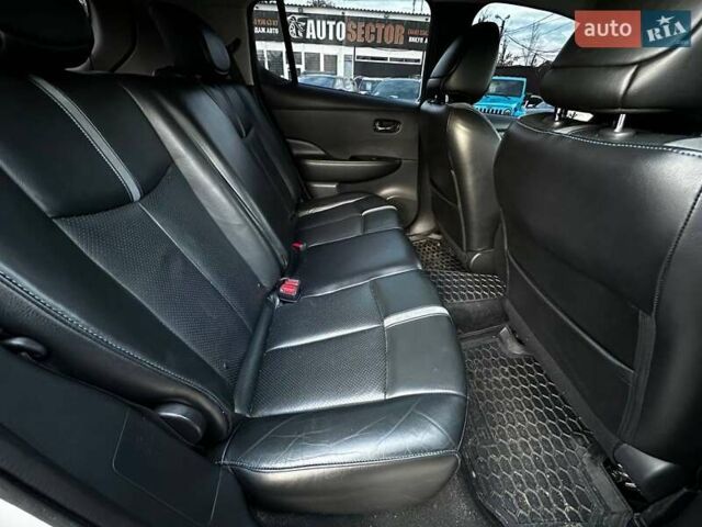 Серый Ниссан Лиф, объемом двигателя 0 л и пробегом 69 тыс. км за 15800 $, фото 16 на Automoto.ua