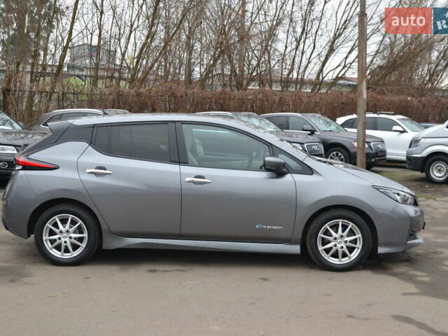 Серый Ниссан Лиф, объемом двигателя 0 л и пробегом 109 тыс. км за 12999 $, фото 5 на Automoto.ua